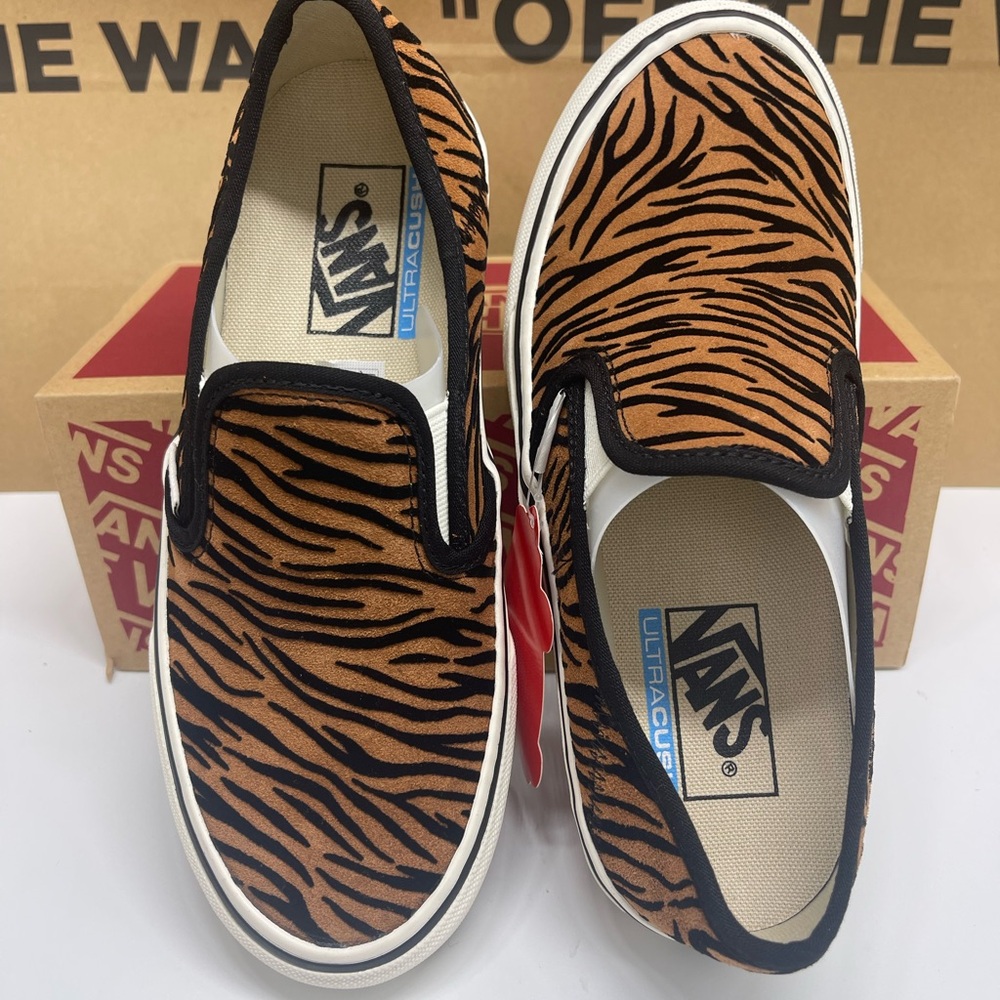 Vans Women's Slip-On Sf (Animal Stripes) Black /Marshmallow Sneakers
VN0A5HYQ9ZY - Picture 11 of 16